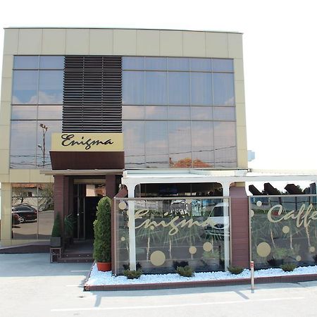 Enigma Pension Тиргу-Жіу Екстер'єр фото