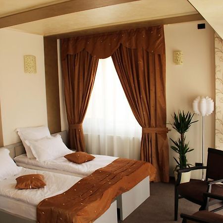 Enigma Pension Тиргу-Жіу Номер фото