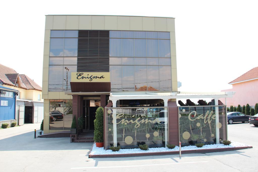 Enigma Pension Тиргу-Жіу Екстер'єр фото