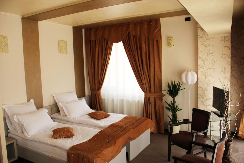 Enigma Pension Тиргу-Жіу Номер фото