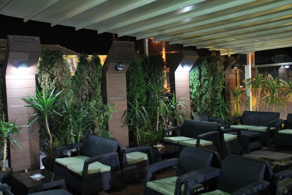 Enigma Pension Тиргу-Жіу Екстер'єр фото