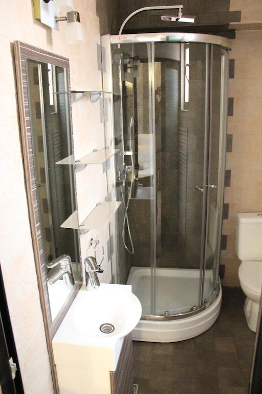 Enigma Pension Тиргу-Жіу Номер фото
